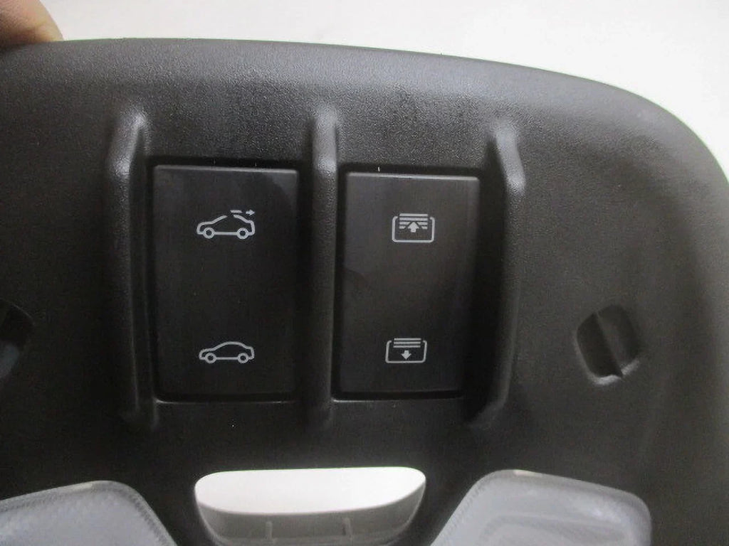 Overhead Console & Sunroof (Good) Chevrolet w/Onstar LKQ 22 Trailblazer OEM 21 Pre-Owned Roof