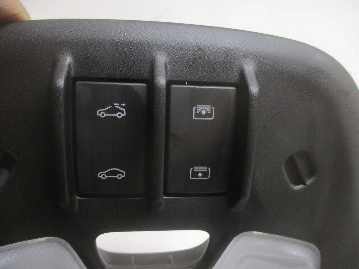 Overhead Console & Sunroof (Good) Chevrolet w/Onstar LKQ 22 Trailblazer OEM 21 Pre-Owned Roof