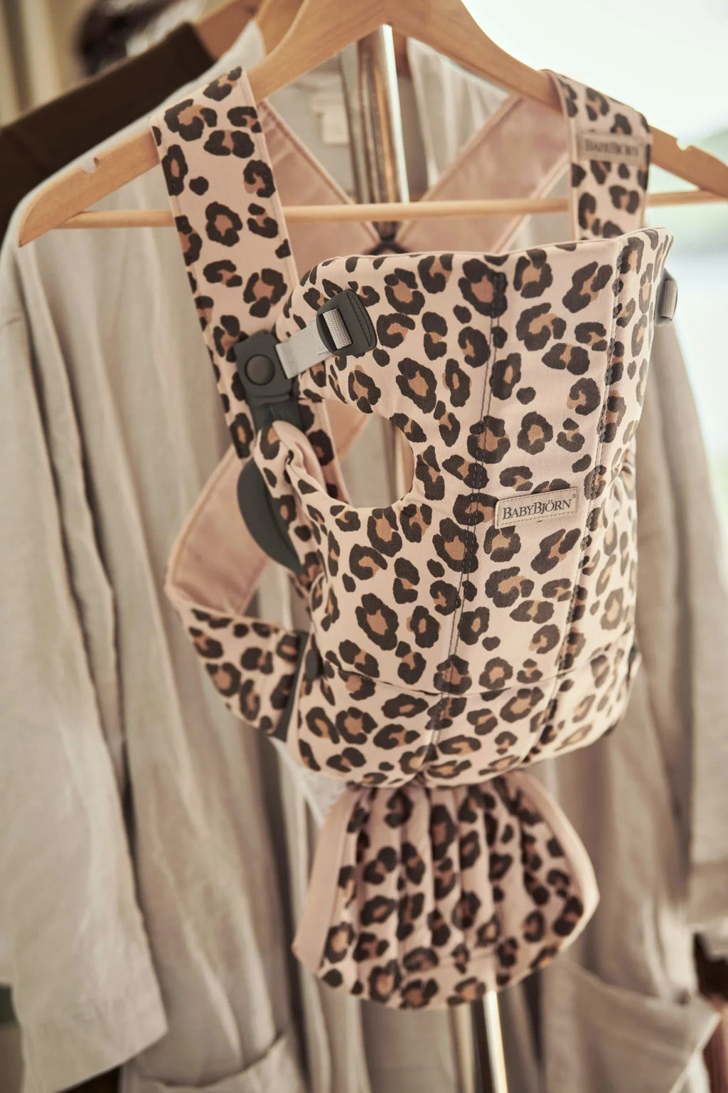 Carrier Baby BabyBjorn Mini, Cotton, Beige/Leopard