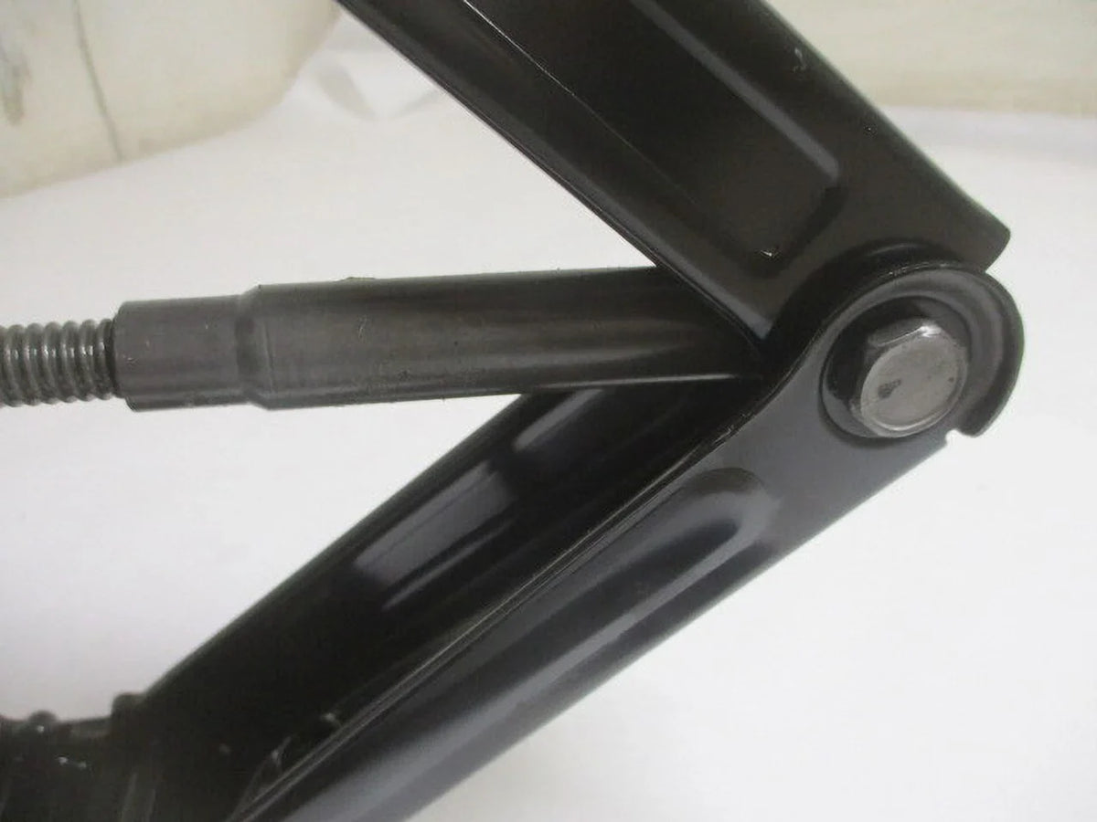 (Good) Tire w/Tool LKQ Pre-Owned OEM Wheel Jack Assembly Chevrolet Trax 2019