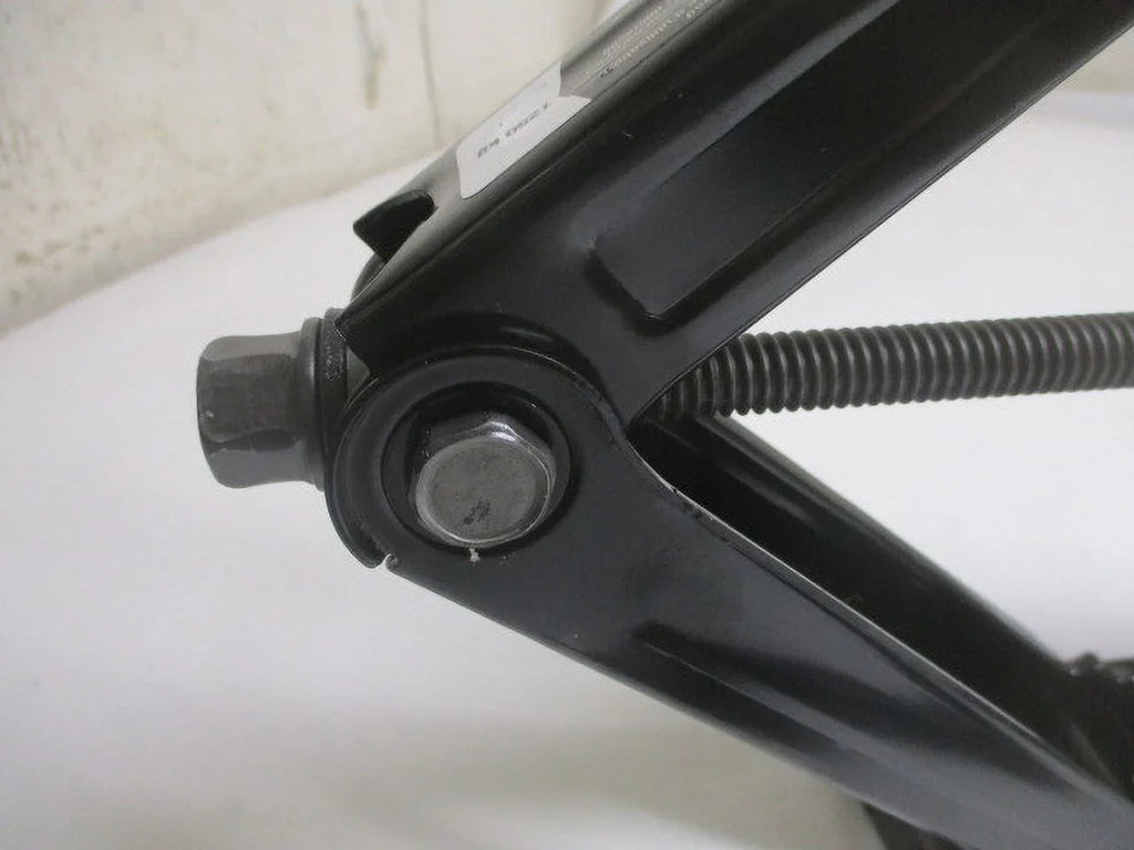 (Good) Tire w/Tool LKQ Pre-Owned OEM Wheel Jack Assembly Chevrolet Trax 2019