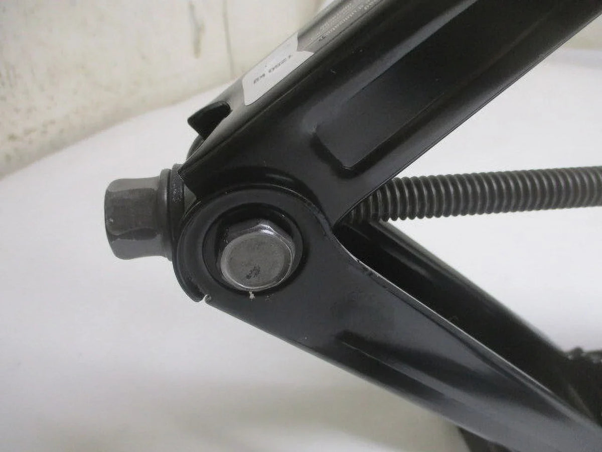 (Good) Tire w/Tool LKQ Pre-Owned OEM Wheel Jack Assembly Chevrolet Trax 2019