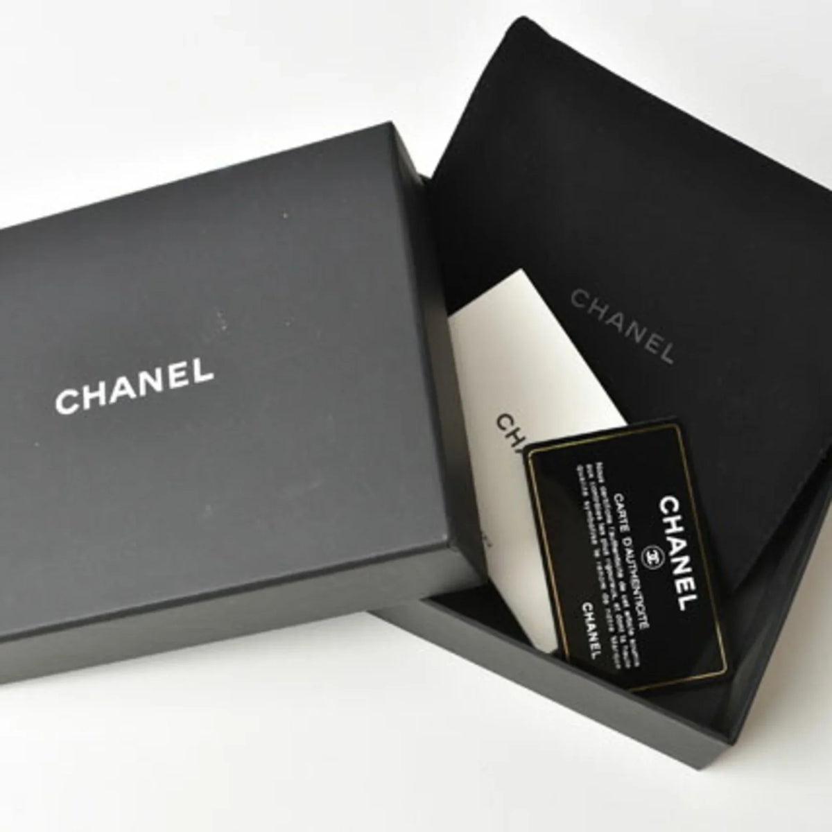red skin Pre-Owned here (Like mark wallet caviar dark New)