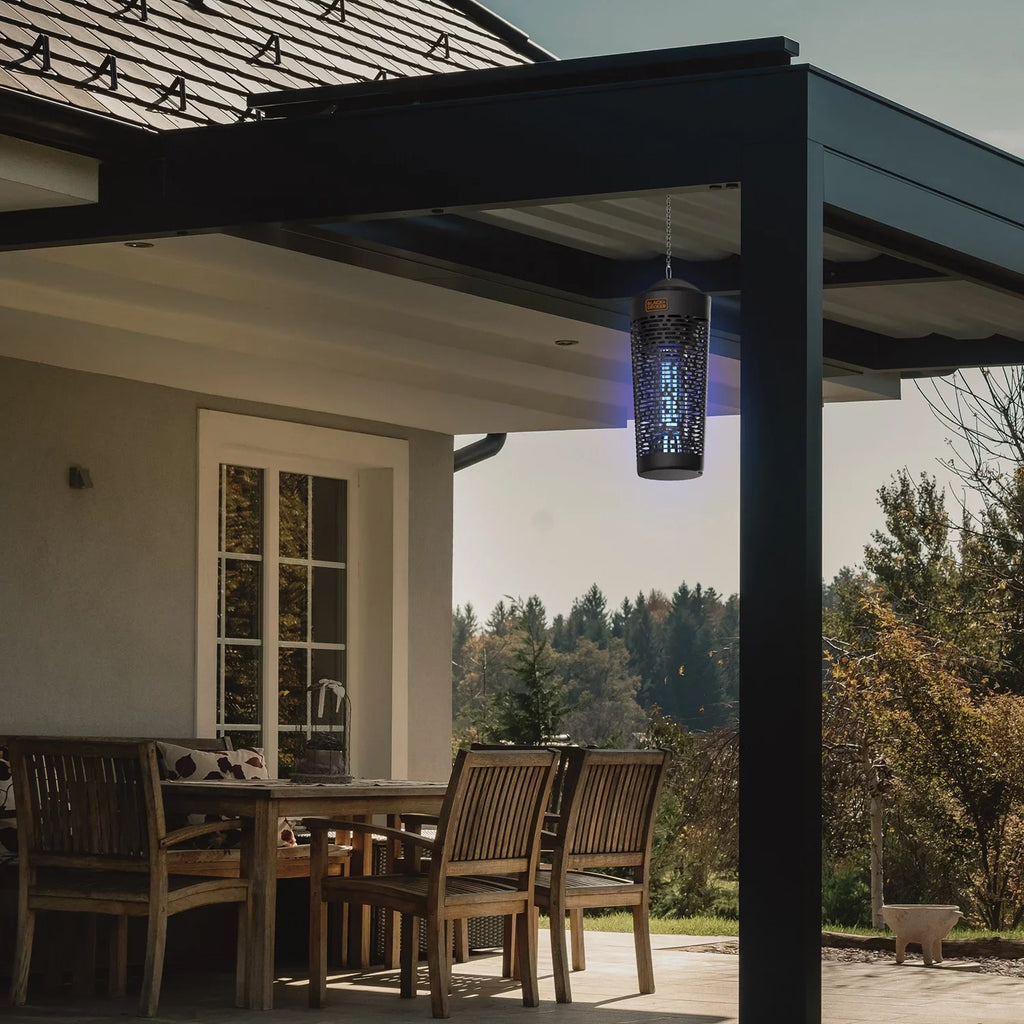 Hanging BDPC958 Outdoor Zapper (1/2 BLACK+DECKER Bug Acre)